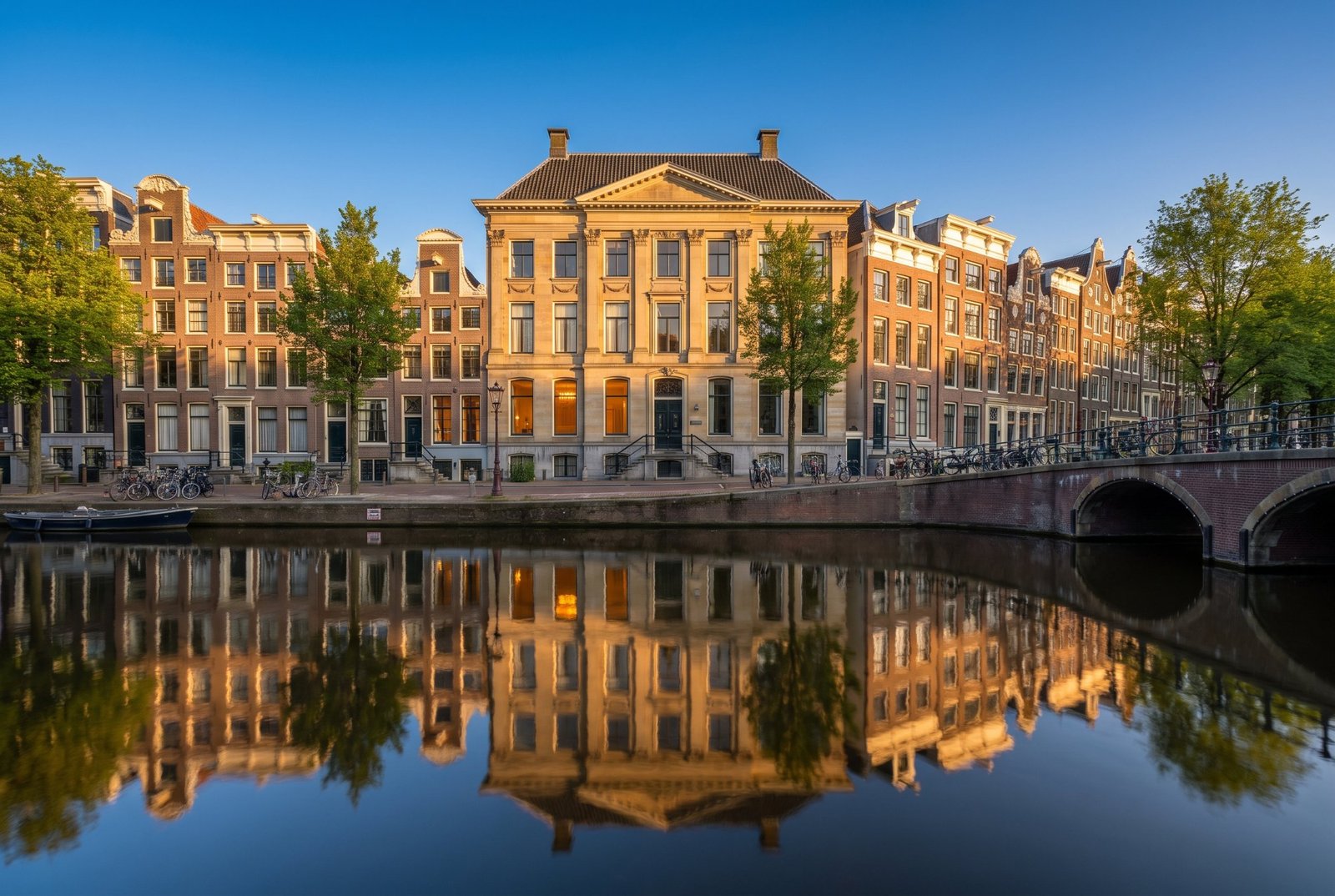 Stately canal mansions on the Herengracht in Amsterdam, late afternoon light